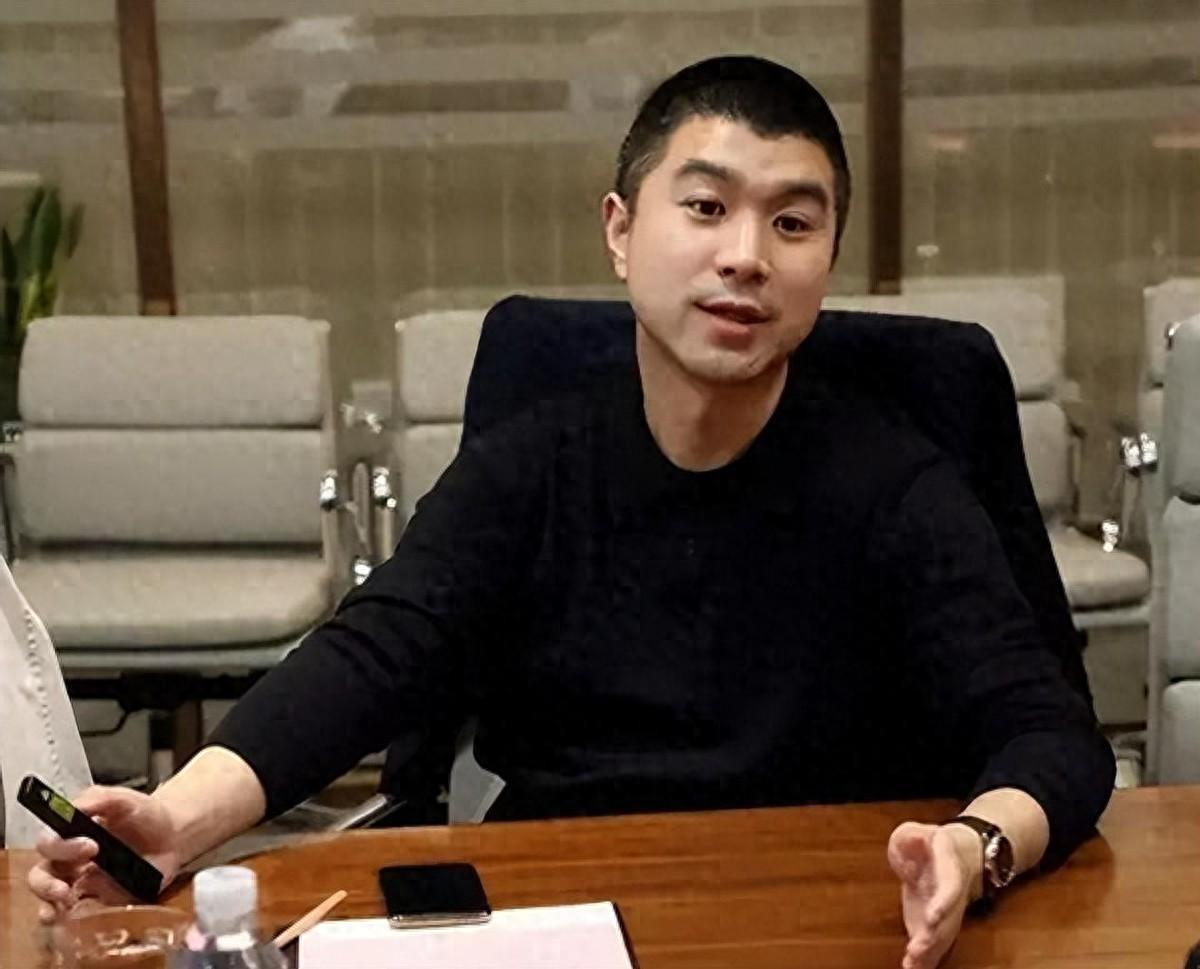 九游-卷走53亿！又一大佬带全家跑路，欠中国银行20亿，投资者血本无归